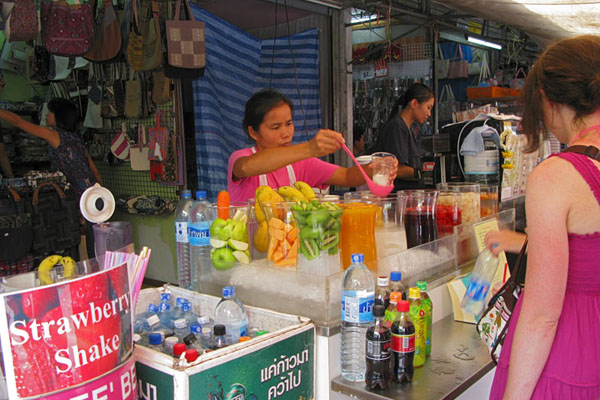 The best thing about Thai Markets (other than the clothes, housewares, shoes, people watching, jewelry, fabric, books and handbags) is the food.  Here you see a young lady serving up delicous fruit shakes.  Nik and I's favorite is the banana!!