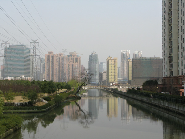 Earlier that day, I thought the garden to the left of the canal was Guilin Garden, but the security guard quickly told me I wasn't welcome! Apparently, this one is private.