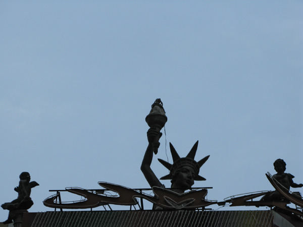 That has a Lady Liberty on top???????????????