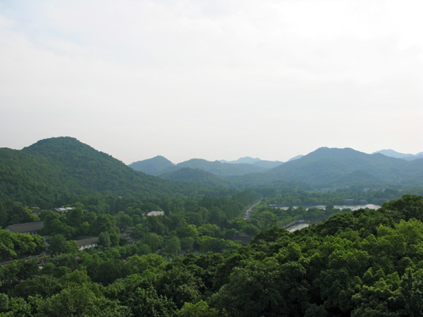 The view looking east from Leifeng Pagoda. Notice the line of cars along the highway? They're coming from the Lingyen Temple.