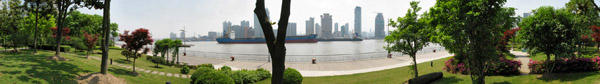 Panoramic of the Huangpu River towards Puxi (click for larger image)