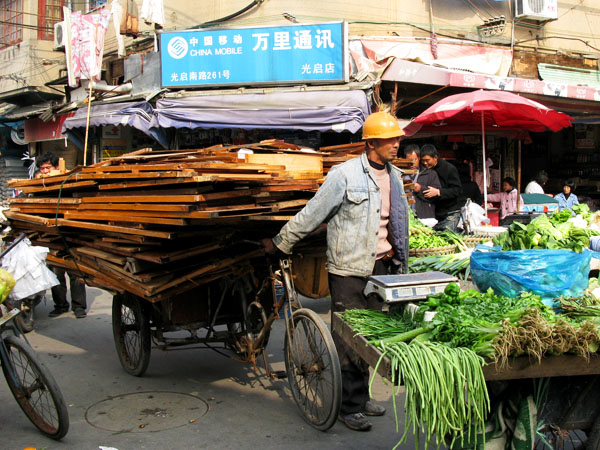 Door recycling passes by vegetable vendors