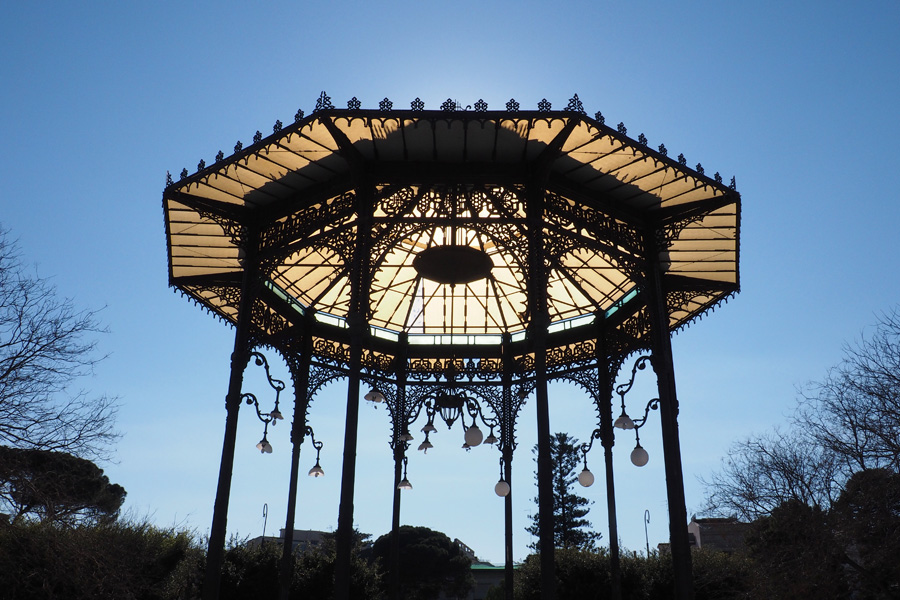 Glass roofed gazebo in Bellini Park