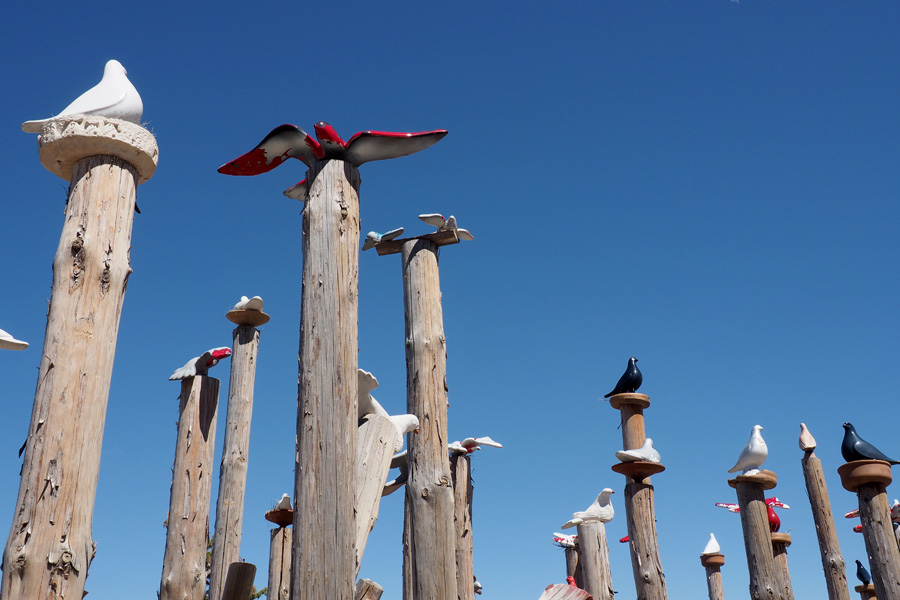 Sculpture at the trailhead for Pigeon Valley