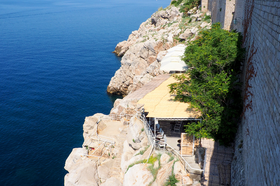 The cliff side of Buza Bar