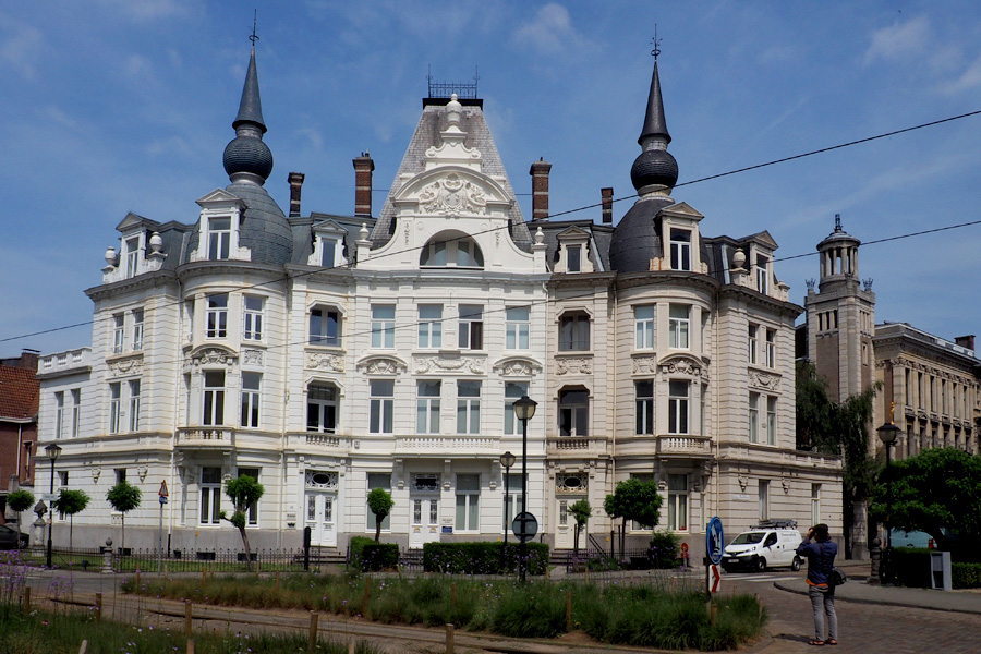 Grand corner buildings